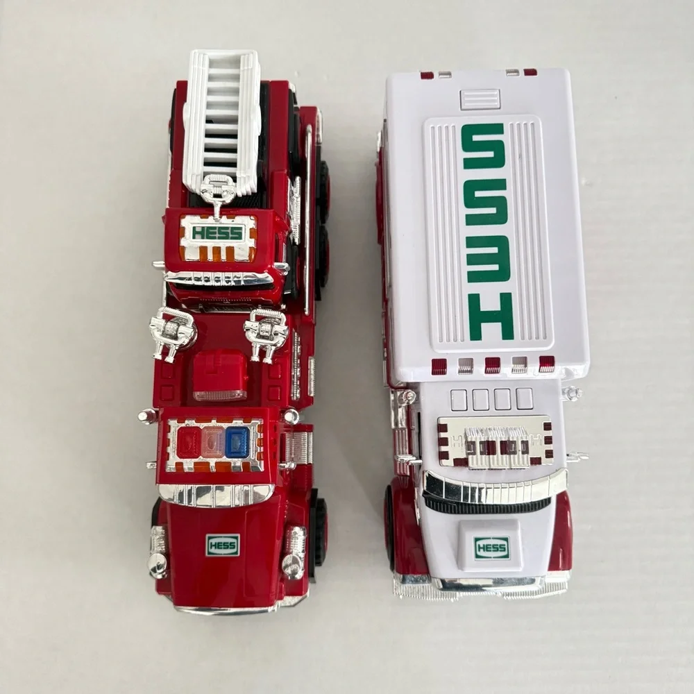 Hess Ambulance and Rescue Truck 2020/Hess Fire Truck and Ladder Rescue Set 2015 - Picture 6 of 17